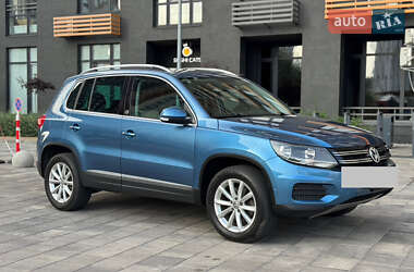 Внедорожник / Кроссовер Volkswagen Tiguan 2016 в 