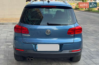 Внедорожник / Кроссовер Volkswagen Tiguan 2016 в 
