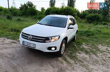 Позашляховик / Кросовер Volkswagen Tiguan 2014 в 