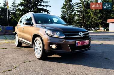 Внедорожник / Кроссовер Volkswagen Tiguan 2015 в Новоархангельске