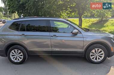 Внедорожник / Кроссовер Volkswagen Tiguan 2017 в 