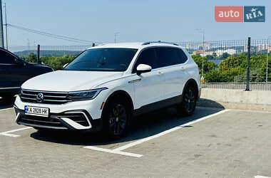 Внедорожник / Кроссовер Volkswagen Tiguan 2024 в 