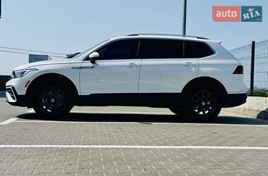 Внедорожник / Кроссовер Volkswagen Tiguan 2024 в 