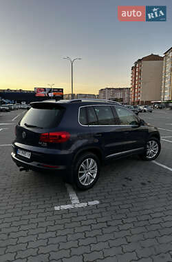 Позашляховик / Кросовер Volkswagen Tiguan 2012 в 