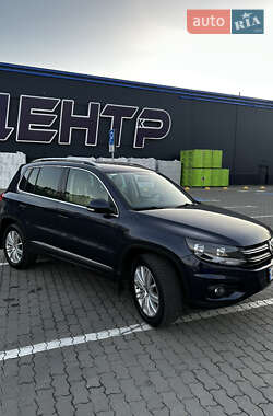 Позашляховик / Кросовер Volkswagen Tiguan 2012 в 