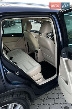 Позашляховик / Кросовер Volkswagen Tiguan 2012 в 
