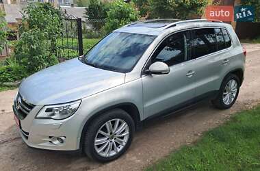 Внедорожник / Кроссовер Volkswagen Tiguan 2009 в Владимире