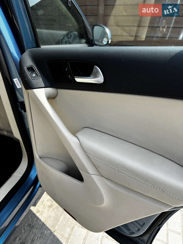 Внедорожник / Кроссовер Volkswagen Tiguan 2017 в Ирпене