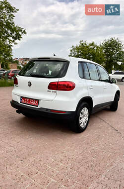Внедорожник / Кроссовер Volkswagen Tiguan 2017 в 