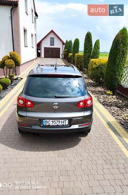 Внедорожник / Кроссовер Volkswagen Tiguan 2011 в 
