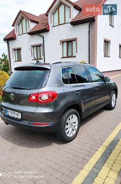 Внедорожник / Кроссовер Volkswagen Tiguan 2011 в 