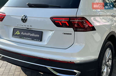 Внедорожник / Кроссовер Volkswagen Tiguan 2021 в 