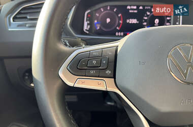 Внедорожник / Кроссовер Volkswagen Tiguan 2021 в 