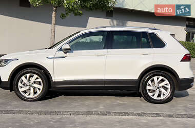 Внедорожник / Кроссовер Volkswagen Tiguan 2021 в 