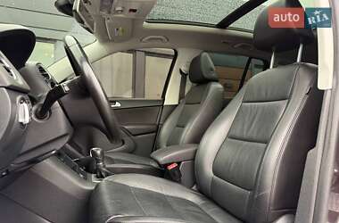 Внедорожник / Кроссовер Volkswagen Tiguan 2016 в 