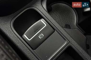 Внедорожник / Кроссовер Volkswagen Tiguan 2016 в 