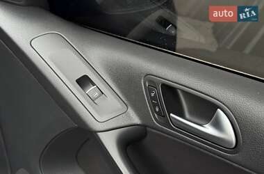 Внедорожник / Кроссовер Volkswagen Tiguan 2016 в 