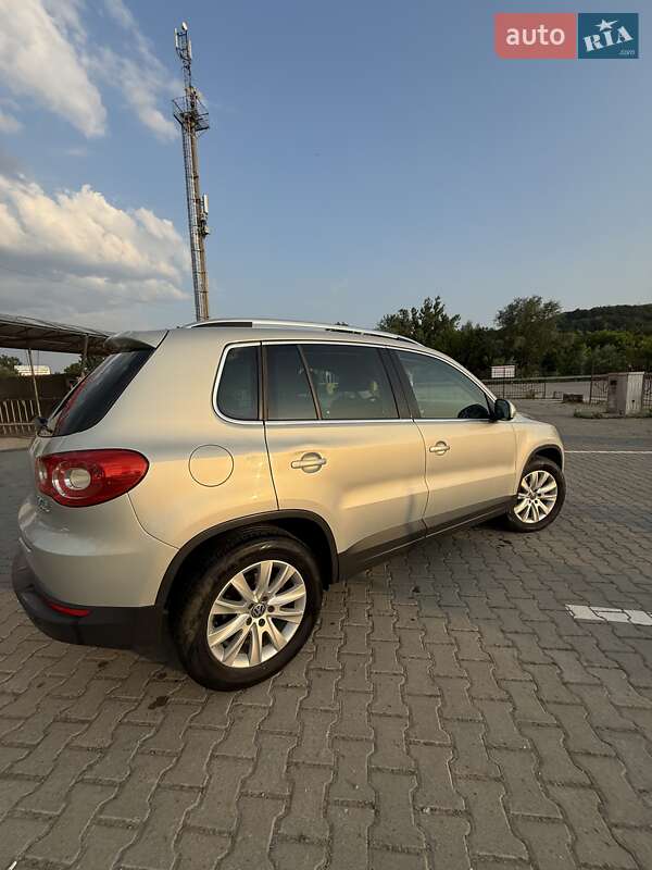 Внедорожник / Кроссовер Volkswagen Tiguan 2011 в Черновцах