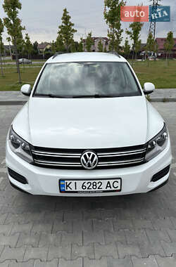 Внедорожник / Кроссовер Volkswagen Tiguan 2016 в 