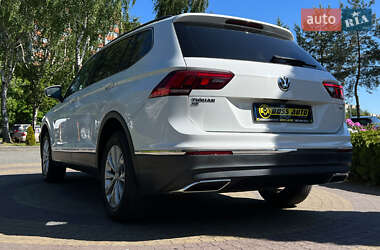 Внедорожник / Кроссовер Volkswagen Tiguan 2017 в 