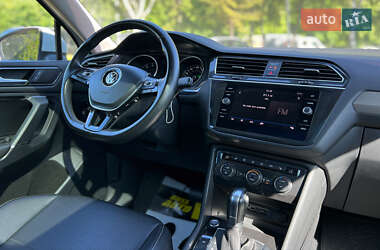 Внедорожник / Кроссовер Volkswagen Tiguan 2017 в 