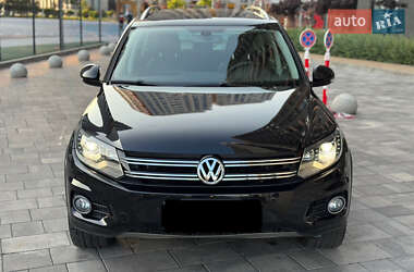 Внедорожник / Кроссовер Volkswagen Tiguan 2016 в 