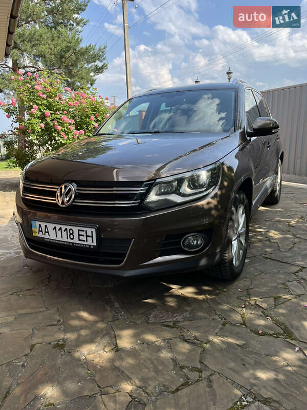 Внедорожник / Кроссовер Volkswagen Tiguan 2012 в 