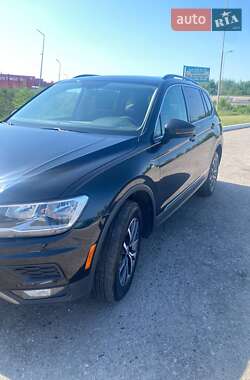 Внедорожник / Кроссовер Volkswagen Tiguan 2021 в 