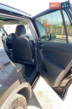 Внедорожник / Кроссовер Volkswagen Tiguan 2021 в 