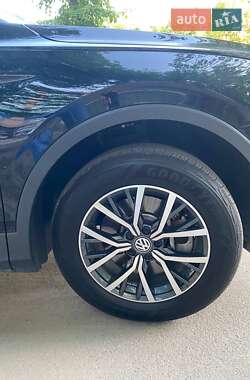 Внедорожник / Кроссовер Volkswagen Tiguan 2021 в 