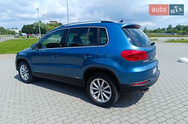 Внедорожник / Кроссовер Volkswagen Tiguan 2016 в 