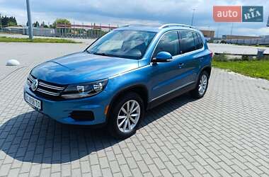 Внедорожник / Кроссовер Volkswagen Tiguan 2016 в 