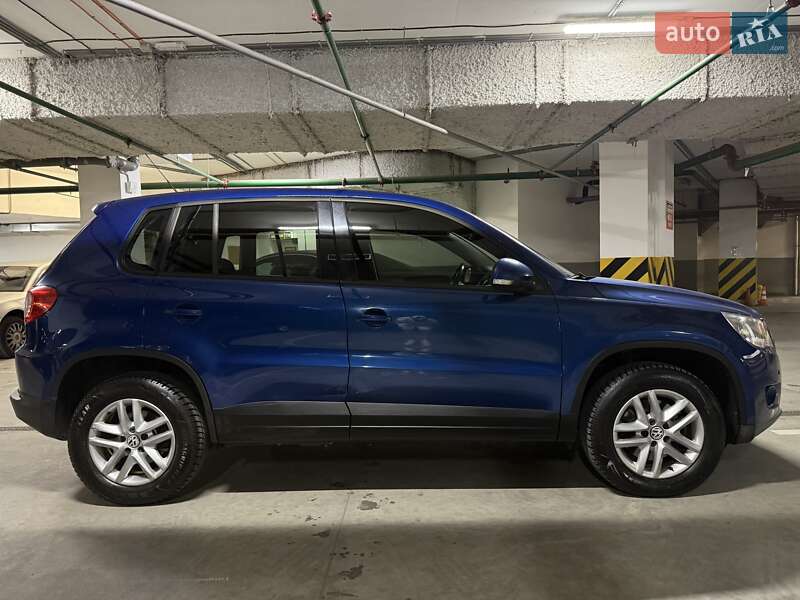 Внедорожник / Кроссовер Volkswagen Tiguan 2010 в Киеве