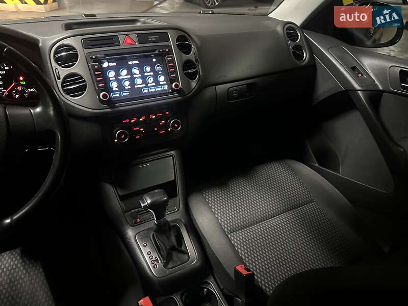 Внедорожник / Кроссовер Volkswagen Tiguan 2010 в Киеве