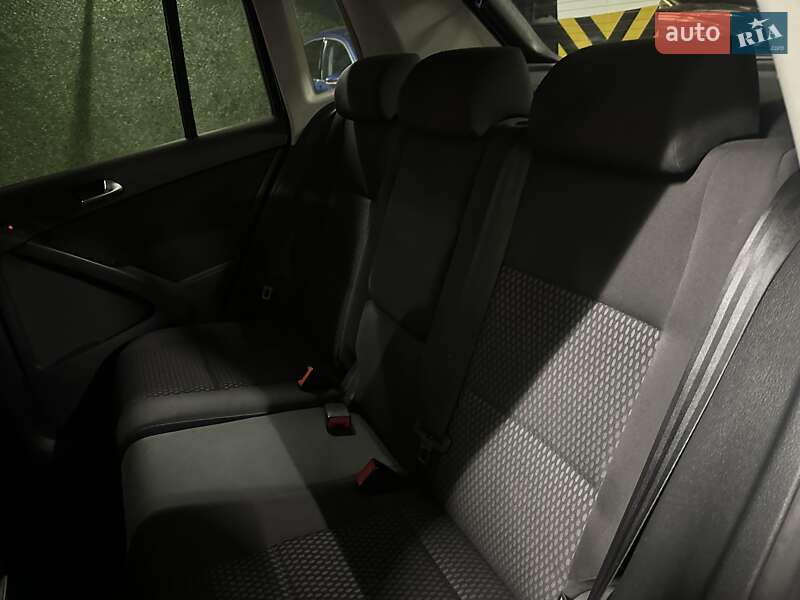 Внедорожник / Кроссовер Volkswagen Tiguan 2010 в Киеве