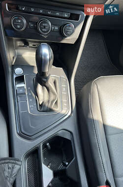 Внедорожник / Кроссовер Volkswagen Tiguan 2020 в 