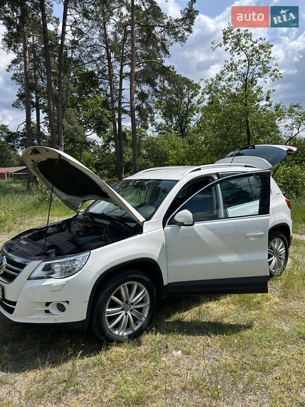 Внедорожник / Кроссовер Volkswagen Tiguan 2011 в Киеве