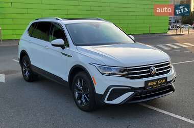 Позашляховик / Кросовер Volkswagen Tiguan 2022 в 