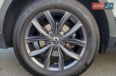 Позашляховик / Кросовер Volkswagen Tiguan 2022 в 