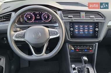 Позашляховик / Кросовер Volkswagen Tiguan 2022 в 