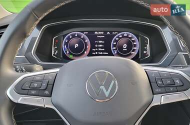 Позашляховик / Кросовер Volkswagen Tiguan 2022 в 