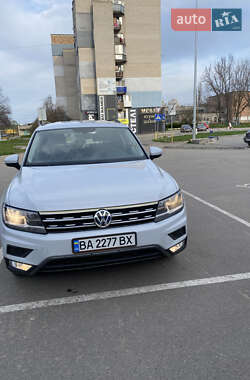 Внедорожник / Кроссовер Volkswagen Tiguan 2017 в Новоукраинке