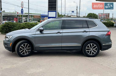 Внедорожник / Кроссовер Volkswagen Tiguan 2020 в 