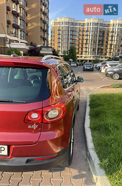 Внедорожник / Кроссовер Volkswagen Tiguan 2011 в 