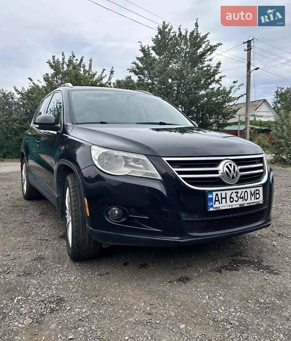 Внедорожник / Кроссовер Volkswagen Tiguan 2011 в 
