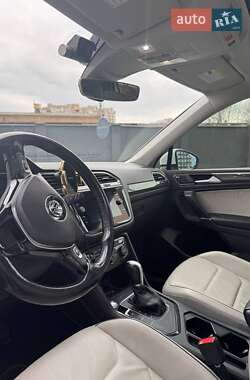 Внедорожник / Кроссовер Volkswagen Tiguan 2017 в 