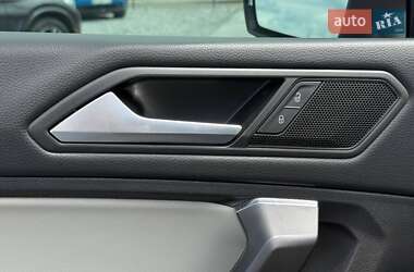 Внедорожник / Кроссовер Volkswagen Tiguan 2021 в 