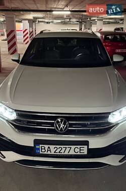 Внедорожник / Кроссовер Volkswagen Tiguan 2022 в Киеве