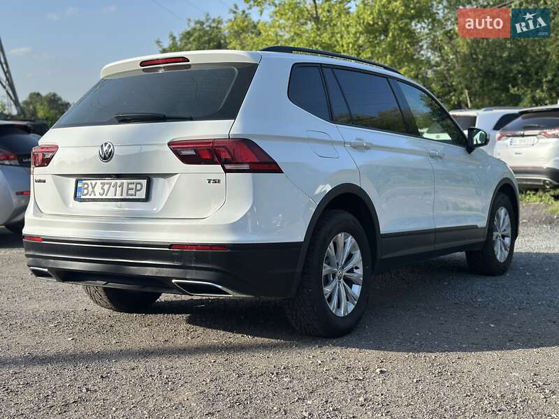 Внедорожник / Кроссовер Volkswagen Tiguan 2017 в Хмельницком