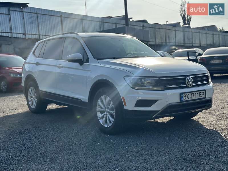 Внедорожник / Кроссовер Volkswagen Tiguan 2017 в Хмельницком